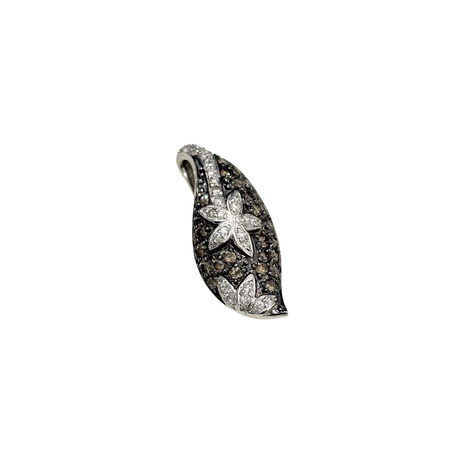 本日は⭐️K18WGダイヤネックレストップ⭐️のご紹介です💐